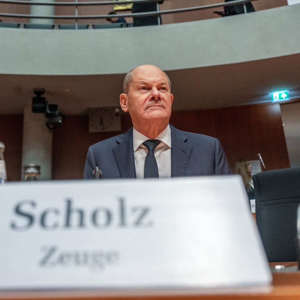 AKK wundert sich manchmal, wie lange sie ganz oben in der Politik war. (Archivbild) - Foto: Michael Kappeler/dpa