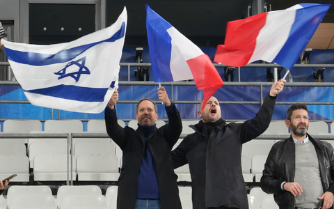 Im Stade de France blieben viele Ränge leer. - Foto: Michel Euler/AP/dpa