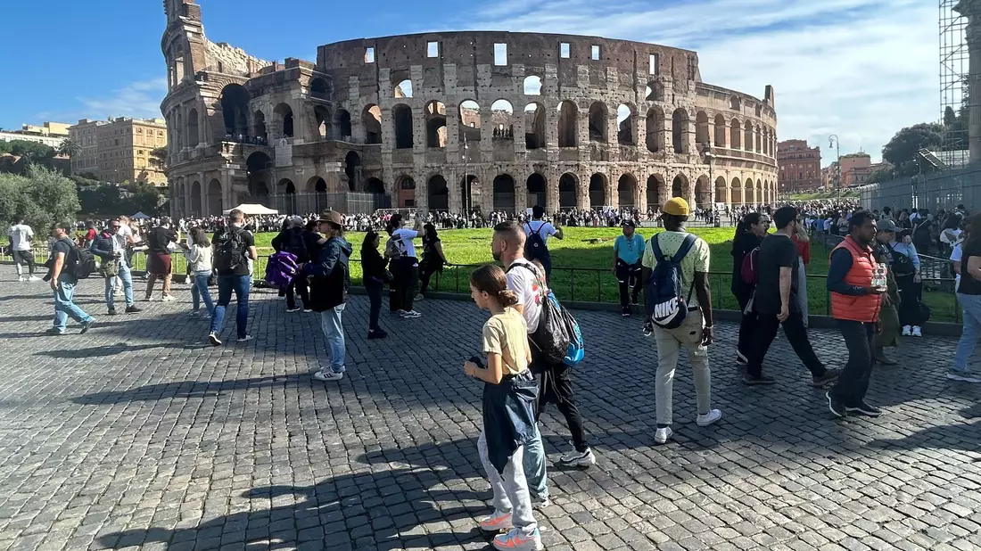 Im Kolosseum sollen nächstes Jahr Kämpfe von Freizeit-Gladiatoren ausgetragen werden. (Foto: Archiv) - Bild: Christoph Sator/dpa