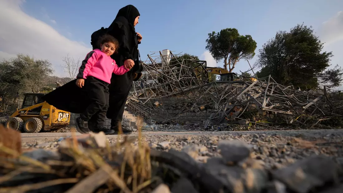Seit Beginn der Gefechte zwischen der Hisbollah und dem israelischen Militär vor über einem Jahr sind im Libanon nach Behördenangaben 220 Minderjährige getötet worden. (Archivbild) - Bild: Hassan Ammar/AP/dpa