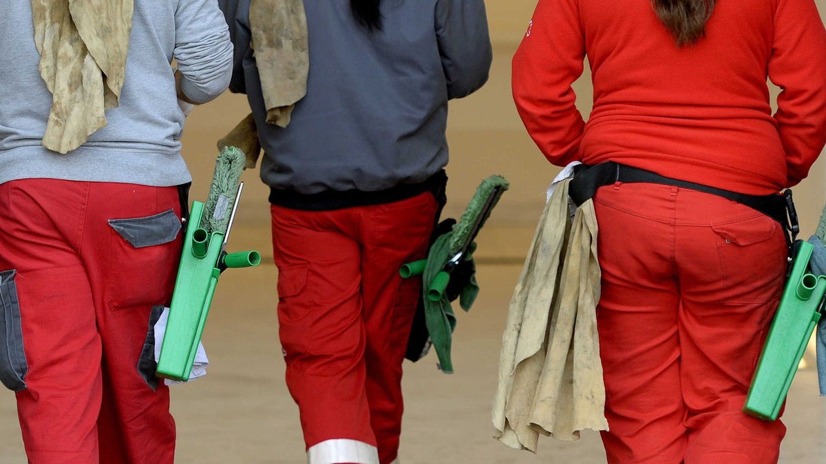 Beschäftigte in der Gebäudereinigung bekommen mehr Geld. (Archivbild) - Foto: Ralf Hirschberger/dpa-Zentralbild/dpa