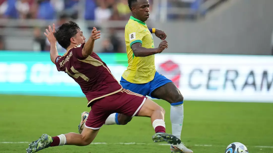 Vinicius Júnior vergab einen Elfmeter. - Bild: Ariana Cubillos/AP/dpa