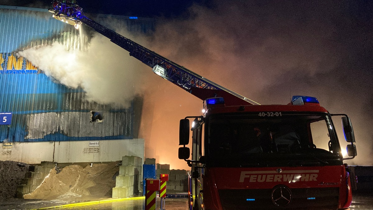 FW-PI: Abschlussmeldung: Großfeuer in Tornesch nach 13 Stunden gelöscht - Foto: presseportal.de