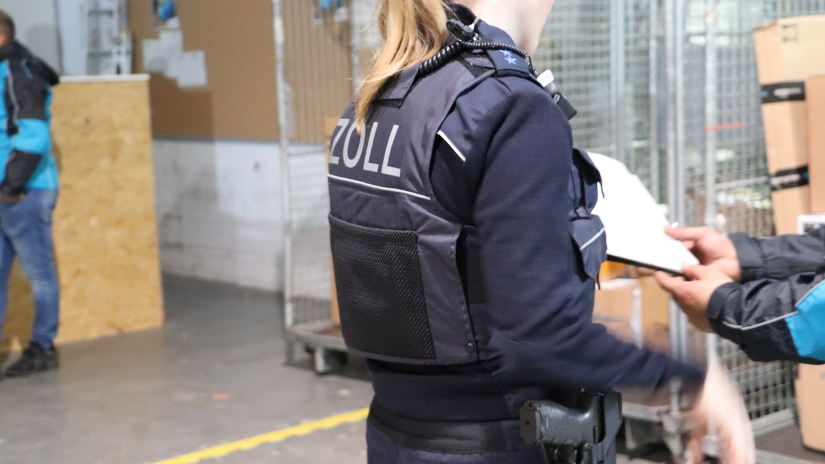 HZA-MS: Finanzkontrolle Schwarzarbeit prüft Logistikdienstleister und LKW-Fahrer im Münsterland / Schwerpunktprüfung des Zolls gegen Schwarzarbeit - Foto: presseportal.de