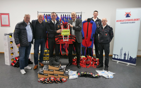FW-Velbert: Strömungsrettung für fließende Gewässer: Neue Ausrüstung für die Feuerwehr Velbert - Foto: presseportal.de