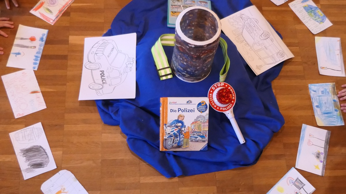 Bundespolizeidirektion München: Bundespolizeidirektion München beteiligt sich am bundesweiten Vorlesetag /24 Vorleseaktionen mit über 30 Bundespolizistinnen und Bundespolizisten - Foto: presseportal.de