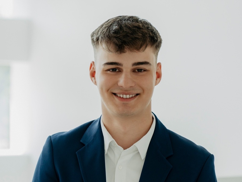 Dennis Halasz: Mit dem Coaching von vi.invest zum erfolgreichen Krypto-Trader - Foto: presseportal.de