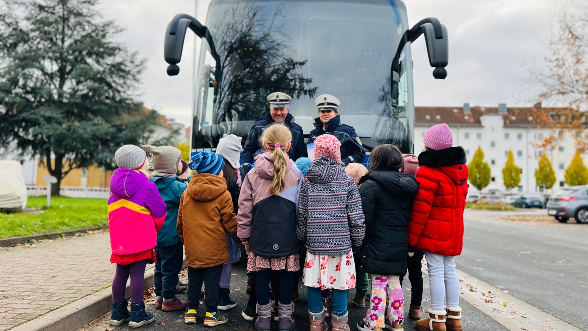 BPOLD-H: Bundespolizei im Norden: Hundertschaft im Lese-Einsatz - Foto: presseportal.de