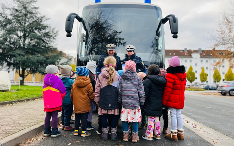 BPOLD-H: Bundespolizei im Norden: Hundertschaft im Lese-Einsatz - Foto: presseportal.de