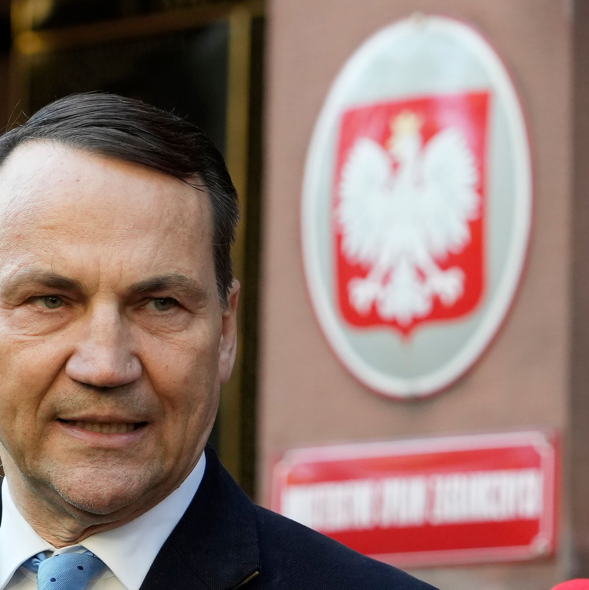 Polens Außenminister Radoslaw Sikorski möchte gerne bei der Präsidentschaftswahl im Mai antreten. Dafür muss er sich einer Vorwahl in seiner Partei stellen. (Archivbild) - Foto: Czarek Sokolowski/AP/dpa