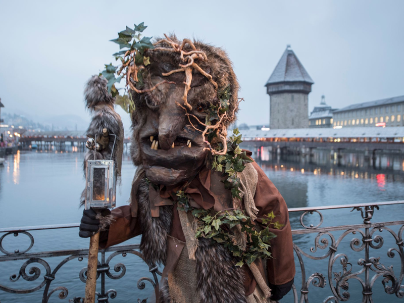 Die Fasnacht im Februar ist ein Anziehungspunkt, aber die meisten Touristen reisen im Sommer nach Luzern. (Archivbild) - Foto: Urs Flueeler/KEYSTONE/dpa