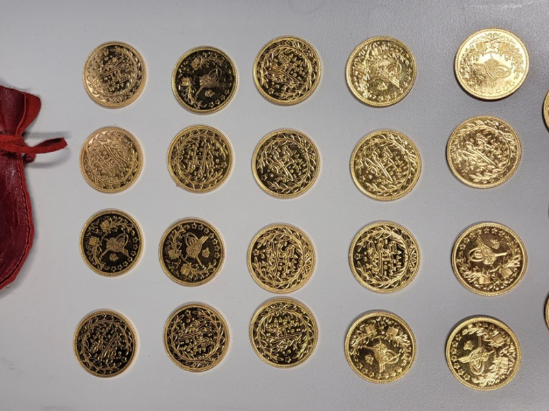 HZA-S: Falschanmeldung von Goldmünzen / Stuttgarter Zoll stoppt Reisende in die Türkei - Foto: presseportal.de