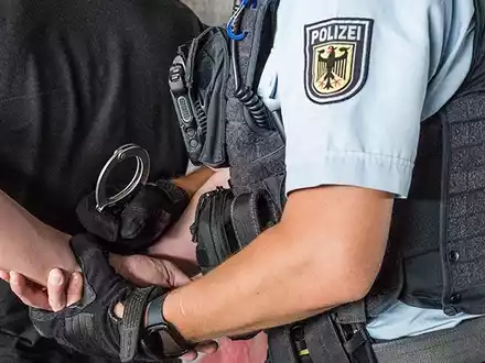 BPOL-HB: Sexualtäter im Bremer Hauptbahnhof auf frischer Tat ertappt - Foto: presseportal.de