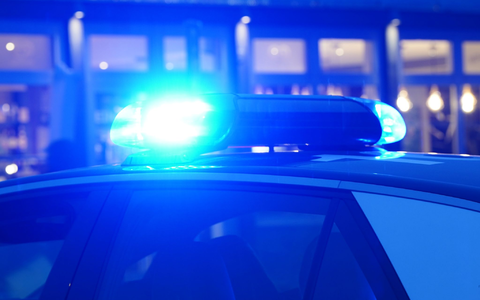 Zwei Menschen wurden vor einem Supermarkt mit einem Messer angegriffen. (Symbolbild) - Foto: Marcus Brandt/dpa Zwei Menschen wurden vor einem Supermarkt mit einem Messer angegriffen. (Symbolbild) - Foto: Marcus Brandt/dpa