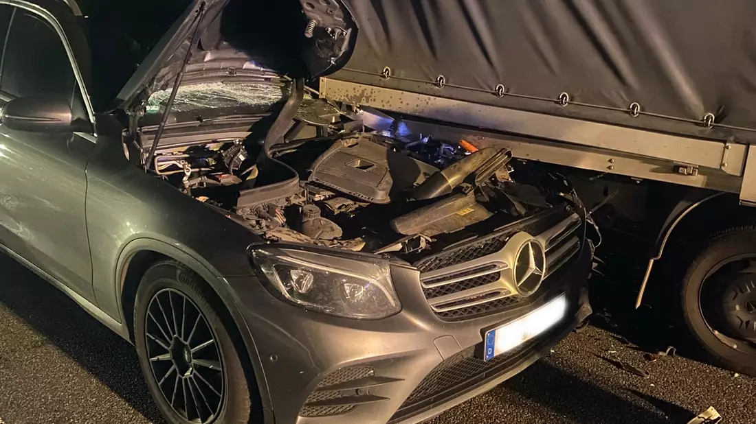 FW Frankenthal: Verkehrsunfall mit fünf beteiligten Fahrzeugen - mehrere Verletzte - Bild: presseportal.de