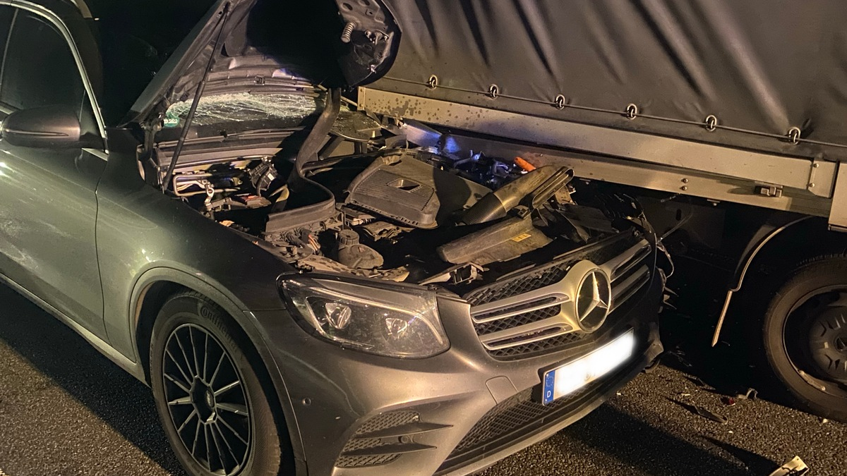 FW Frankenthal: Verkehrsunfall mit fünf beteiligten Fahrzeugen - mehrere Verletzte - Foto: presseportal.de