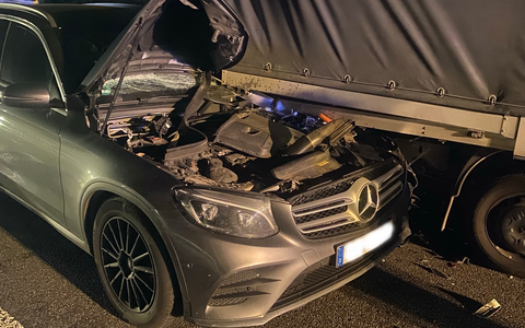 FW Frankenthal: Verkehrsunfall mit fünf beteiligten Fahrzeugen - mehrere Verletzte - Foto: presseportal.de