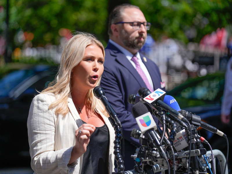 Die 27 Jahre alte Karoline Leavitt soll Sprecherin des Weißen Hauses werden. (Archivbild) - Foto: Seth Wenig/AP/dpa