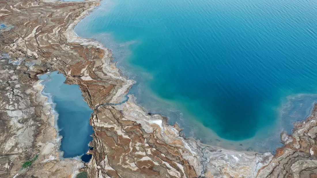 Forscher entdecken meterhohe Schlote im Toten Meer (Archivbild). - Bild: Gil Cohen Magen/XinHua/dpa