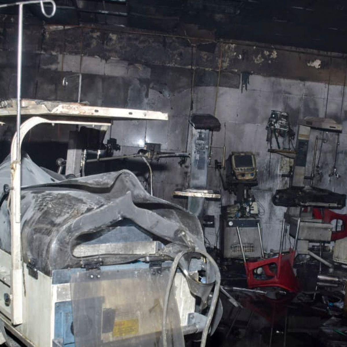 Zum Zeitpunkt des Feuers am Freitagabend (Ortszeit) befanden sich rund 50 Kinder auf der Station des Krankenhauses in Jhansi im nördlichen Bundesstaat Uttar Pradesh.  - Foto: Uncredited/AP/dpa