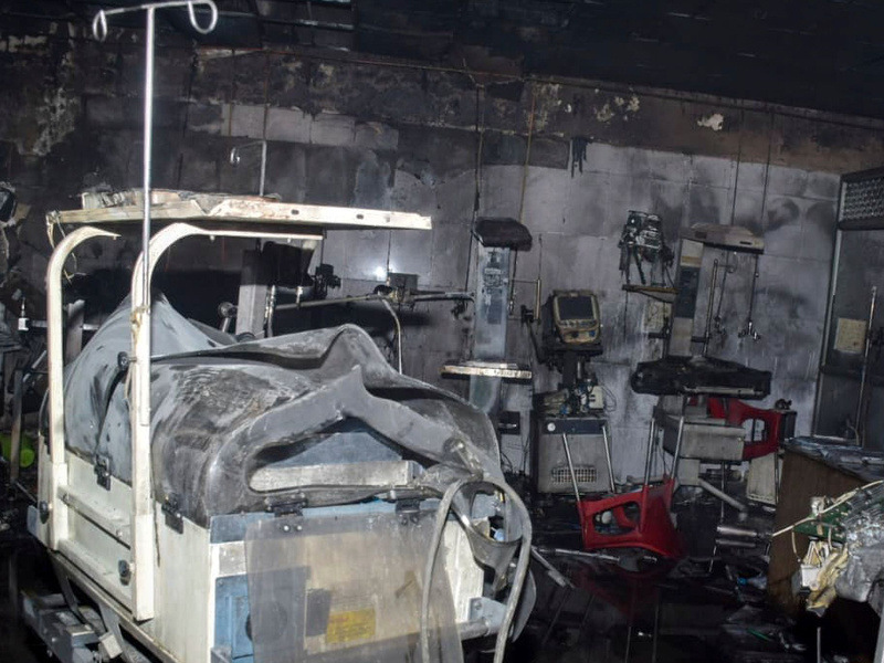 Zum Zeitpunkt des Feuers am Freitagabend (Ortszeit) befanden sich rund 50 Kinder auf der Station des Krankenhauses in Jhansi im nördlichen Bundesstaat Uttar Pradesh.  - Foto: Uncredited/AP/dpa