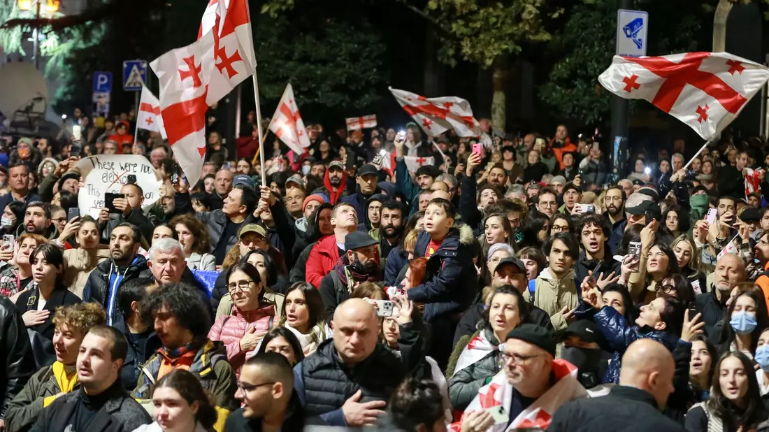 Nach der Wahl hatte die prowestliche Opposition in Georgien erklärt, dass sie das Ergebnis nicht anerkenne, und zu Protesten aufgerufen. (Archivbild) - Bild: Zurab Tsertsvadze/AP