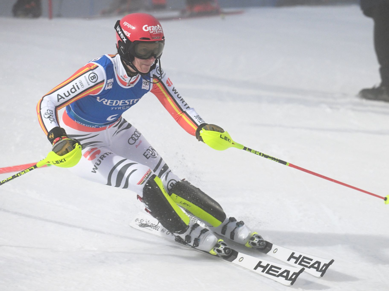 Siegerin Mikaela Shiffrin (Mitte), Katharina Liensberger (links) und Lena Dürr auf Platz drei (rechts) jubeln in Levi. - Foto: Jussi Nukari/Lehtikuva/dpa