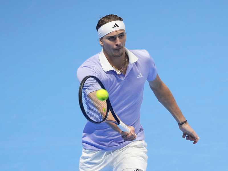 Alexander Zverev verpasst sein drittes Finale beim Jahresendturnier der ATP. - Foto: Antonio Calanni/AP/dpa