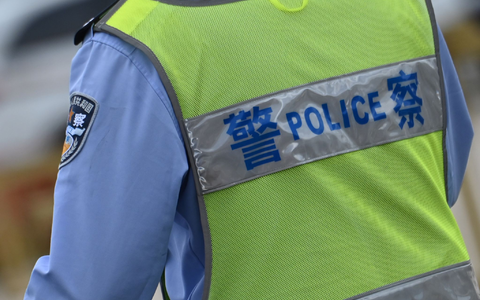 Der 21-Jährige wurde noch am Tatort festgenommen. (Symbolbild) - Foto: Johannes Neudecker/dpa