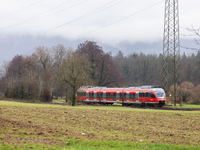 Auf rund einem Drittel des deutschen Schienennetzes können wegen fehlender Oberleitungen keine elektrischen Züge fahren. (Archivbild) - Foto: Philipp von Ditfurth/dpa
