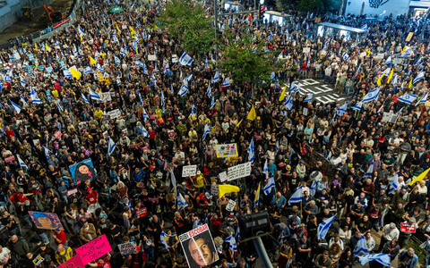 Israelis fordern bei Demonstrationen seit Monaten die Freilassung der in Gaza verbleibenden Geiseln. (Archivbild) - Foto: Francisco Seco/AP/dpa