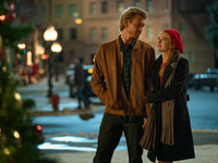Chad Michael Murray und Britt Robertson im neuen Netflix-Weihnachtsfilm «The Merry Gentlemen» (Start 20. November) - Foto: Cr. Katrina Marcinowski/Netflix © 2024/dpa