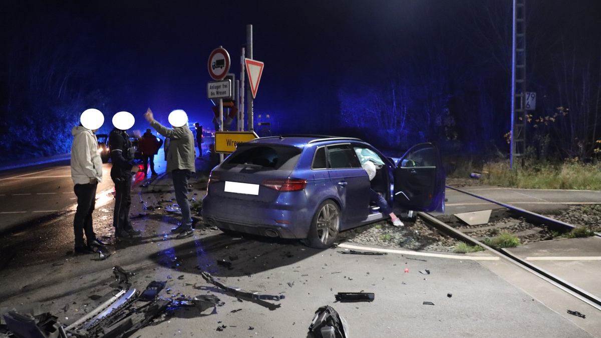 POL-HX: Verkehrsunfall in Höhe Wrexen mit 2 Verletzten - Foto: presseportal.de