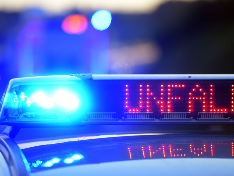 Bei einem schweren Unfall im Münsterland in Nordrhein-Westfalen sind sechs Menschen ums Leben gekommen. (Symbobild) - Foto: Stefan Puchner/dpa