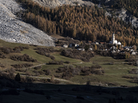 Kein Zutritt mehr: Alle Bewohner mussten das Dorf Brienz verlassen.  - Foto: Til Buergy/KEYSTONE/dpa