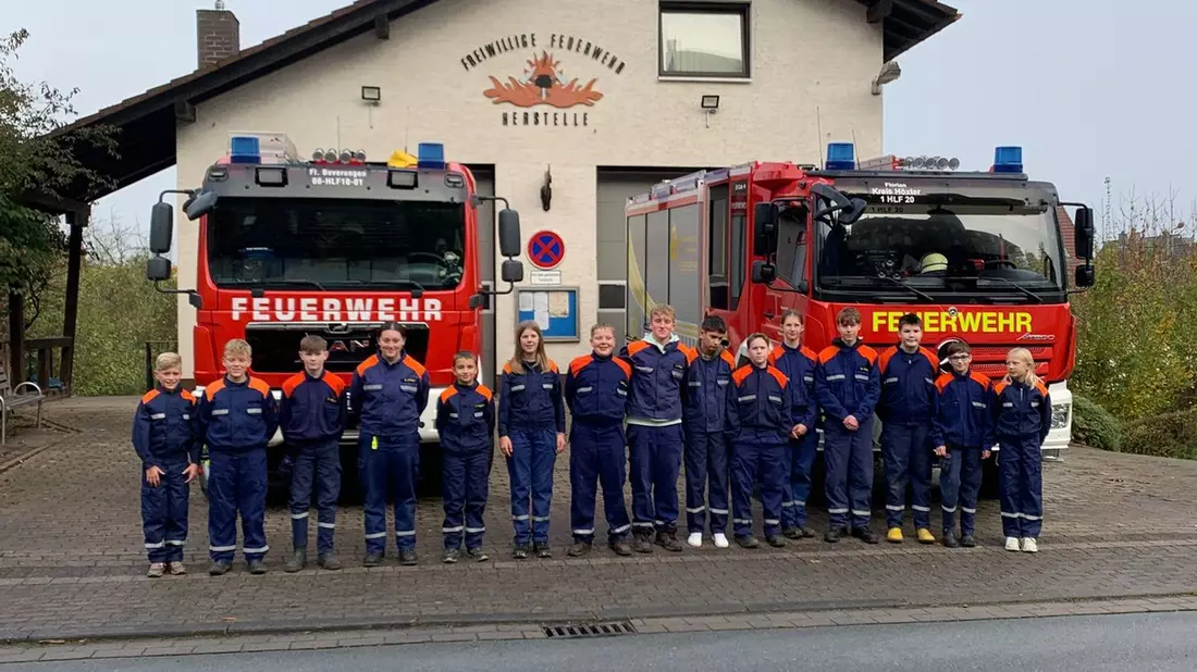 FW Beverungen: Erfolgreicher Berufsfeuerwehrtag der Jugendfeuerwehr Herstelle - Bild: presseportal.de