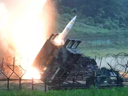 Die Ukraine darf ATACMS-Raketen gegen Ziele in Russland einsetzen. (Archivbild) - Foto: -/yonhap/dpa