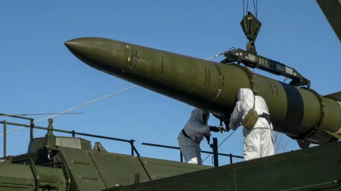 Russische Raketen sind in einem Wohnhaus in der nordostukrainischen Stadt Sumy eingeschlagen. (Archivbild) - Bild: -/Russian Defense Ministry Press Service/AP/dpa