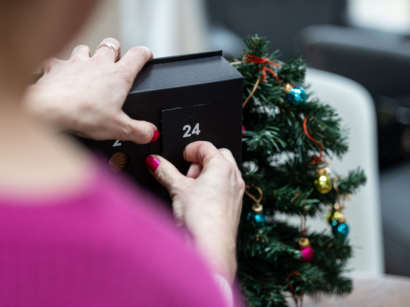 Schicke Verpackung, edler Inhalt: Für Adventskalender kann man locker mehrere Hundert Euro ausgeben.  - Foto: Hannes P. Albert/dpa