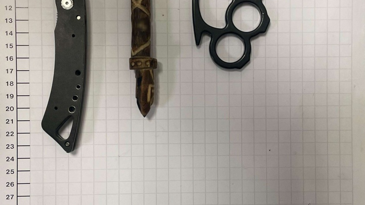 BPOL NRW: Schlagring, Einhandmesser, Kubotan - Bundespolizei stellt 34-Jährigen mit gefährlichen Gegenständen - Foto: presseportal.de