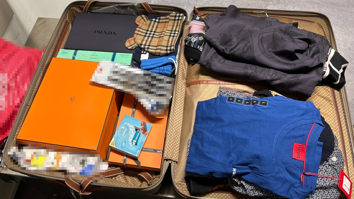 ZOLL-S: Luxusgüter für Russland vom Zoll gestoppt / Luxusgüter im Wert von 126.000 Euro wurden bei zwei Reisenden nach Russland am Stuttgarter Flughafen sichergestellt. - Foto: presseportal.de