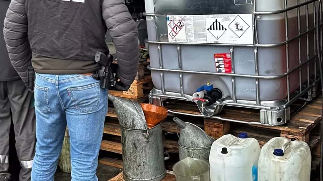 ZOLL-M: Schmieröl als Dieselkraftstoff verkauft. - Bild: presseportal.de