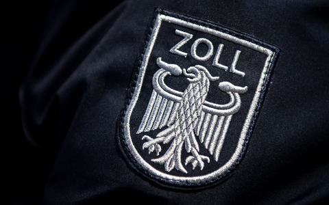 230 Zollfahnderinnen und Zollfahnder waren bei einer Razzia wegen mutmaßlichen Millionenbetrugs beim Dieselverkauf im Einsatz. (Symbolbild) - Foto: Sina Schuldt/dpa