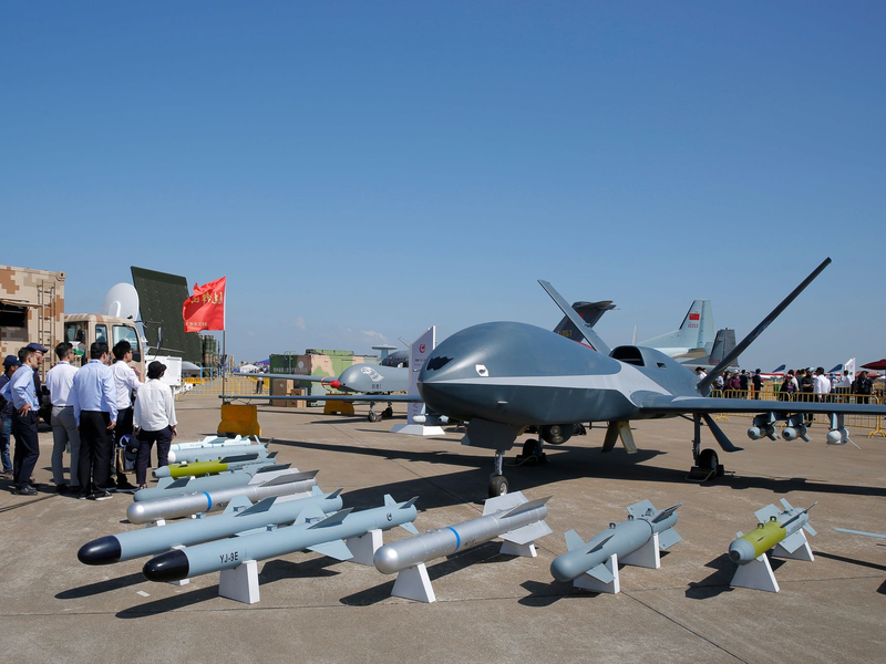 Kommen jetzt Sanktionen? Die Bundesregierung hält Berichte über chinesische Drohnenhilfe für Russland für zutreffend. (Archivbild) - Foto: Kin Cheung/AP/dpa