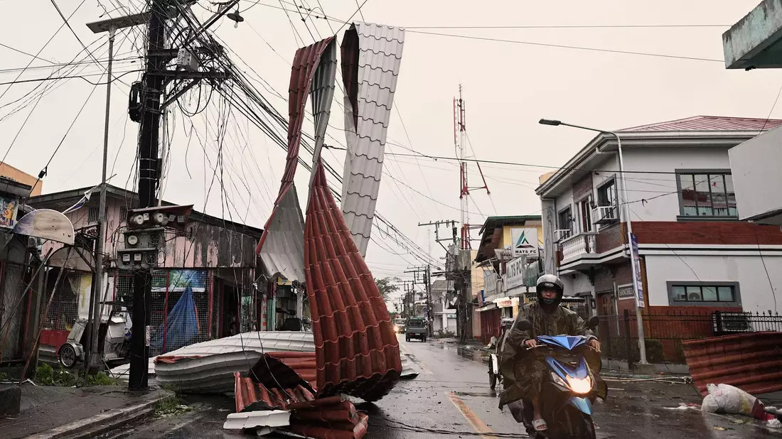 «Man-Yi», der auf den Philippinen «Pepito» genannt wird, ist der sechste Sturm innerhalb eines Monats, der über den Inselstaat zieht. - Bild: Noel Celis/AP