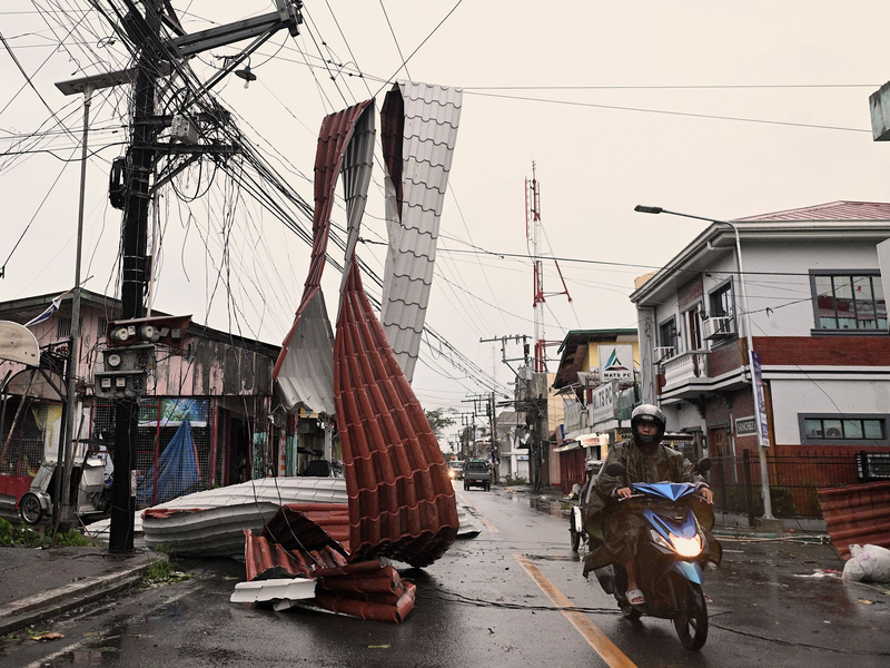 «Man-Yi», der auf den Philippinen «Pepito» genannt wird, ist der sechste Sturm innerhalb eines Monats, der über den Inselstaat zieht. - Foto: Noel Celis/AP
