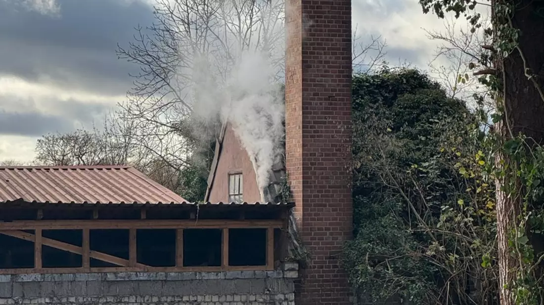 FW Celle: Rauchentwicklung aus Dach - Bild: presseportal.de