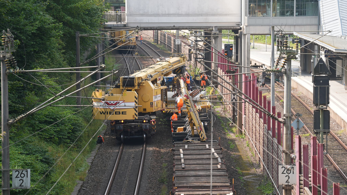 Bereits im vergangenen Jahr wurde an der Bahnstrecke zwischen Berlin und Hamburg gebaut. (Archivbild) - Foto: Marcus Brandt/dpa