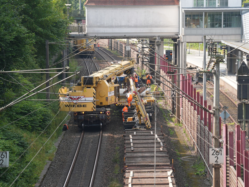 Bereits im vergangenen Jahr wurde an der Bahnstrecke zwischen Berlin und Hamburg gebaut. (Archivbild) - Foto: Marcus Brandt/dpa