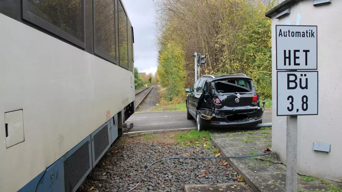 POL-DN: Pkw von Zug erfasst - Bild: presseportal.de